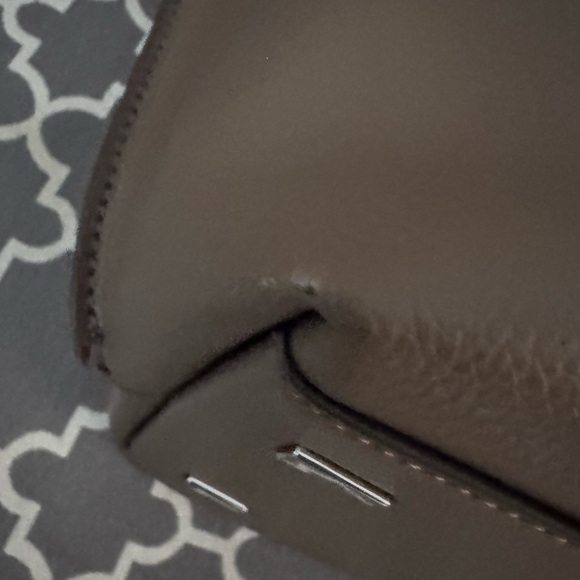 Tory Burch Perry Leather Tote Bag - Picture 8 of 10